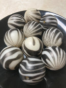 20mm Zebra Print Beads (10 per pack)