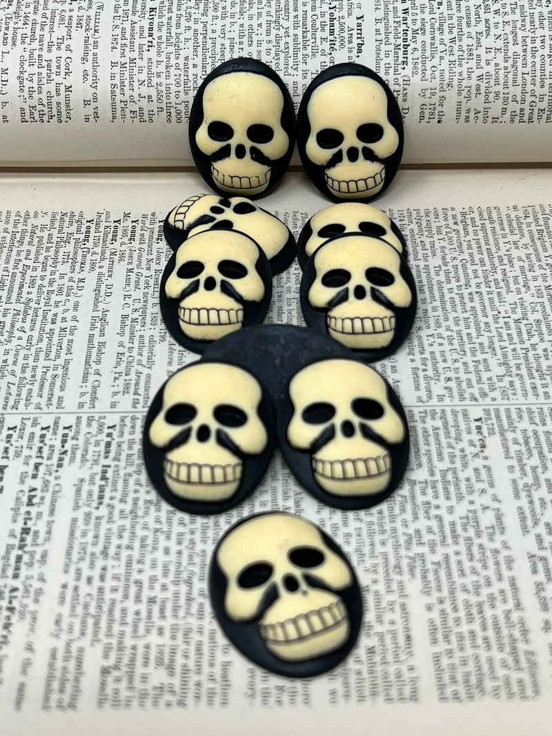 Skull Oval Cameo