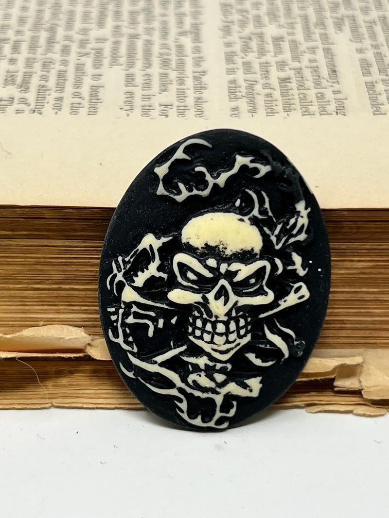 Stormy Skull Oval Cameo