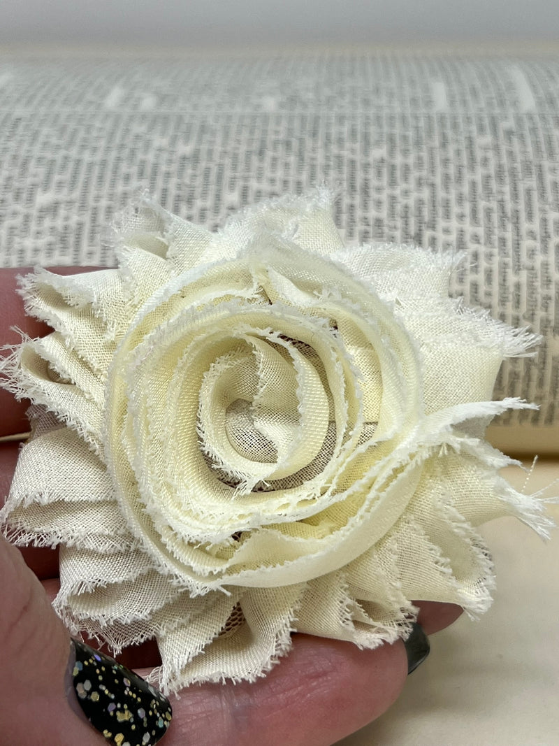 2.5" Ivory Shabby Flower