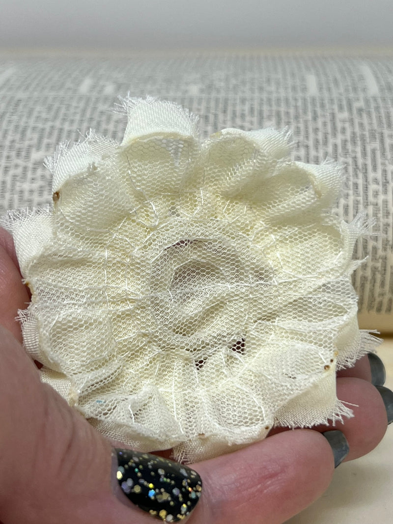 2.5" Ivory Shabby Flower
